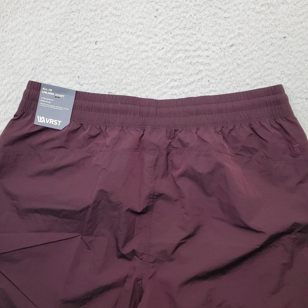 VRST All-In Unlined Shorts Mens M Burgundy Zipper Pocket Water Repellent Pull On